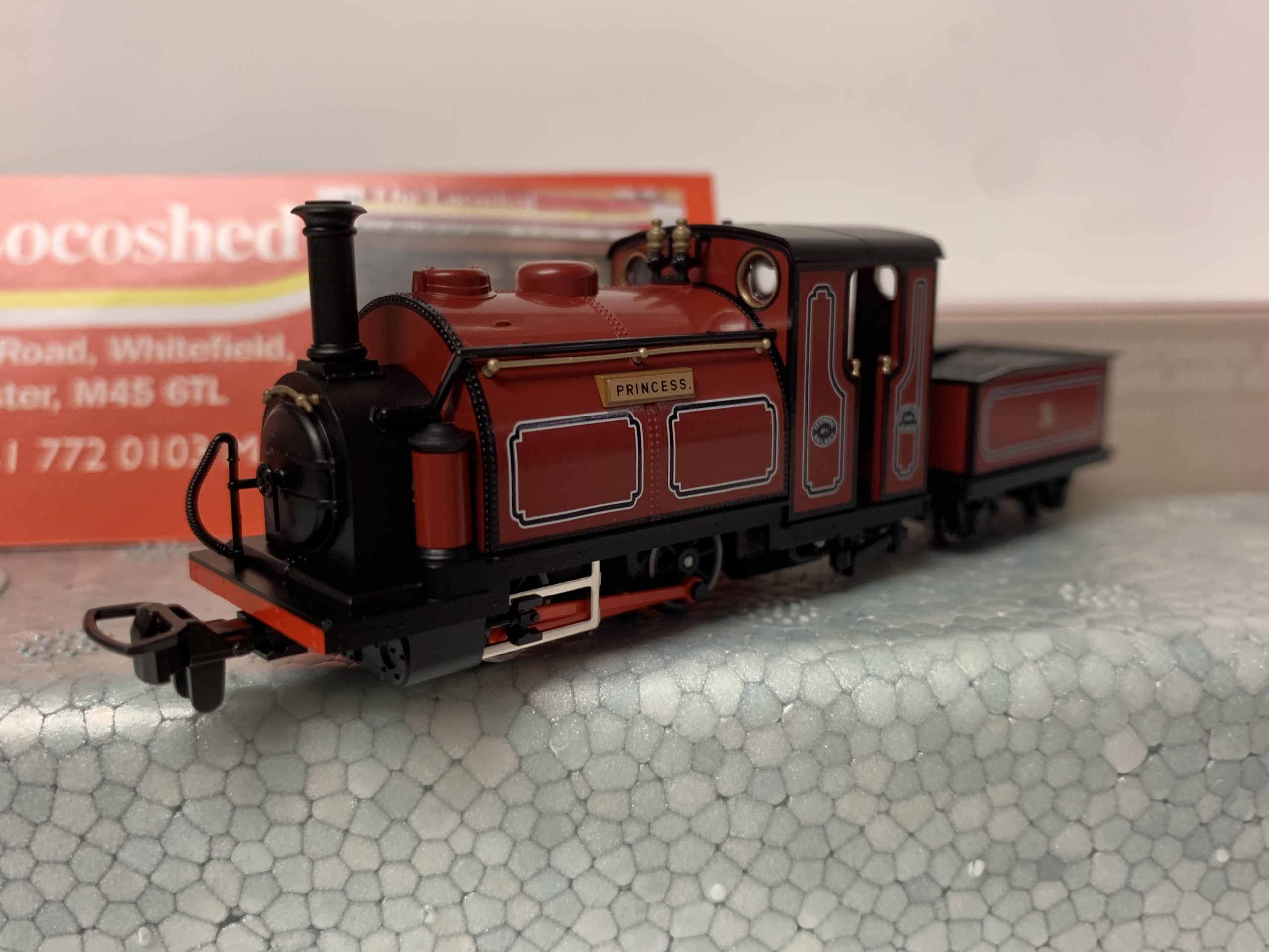 Kato/Peco 009 51-251A Small England ”Princess” Maroon - The