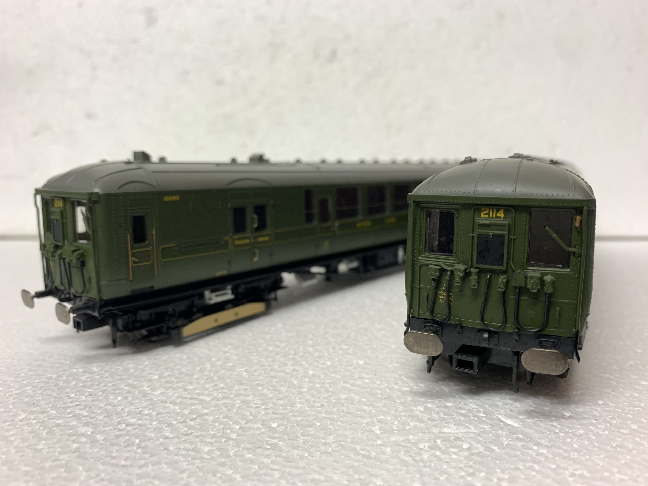 Hornby R3161X Southern Railway 2-BIL '2114' Train Pack - The
